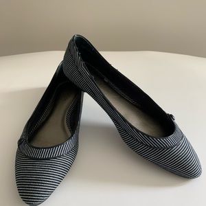 Ann Taylor loft Blue and white striped Flat Size 8